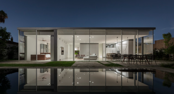 Jendela Besar dengan Bingkai Minimalis